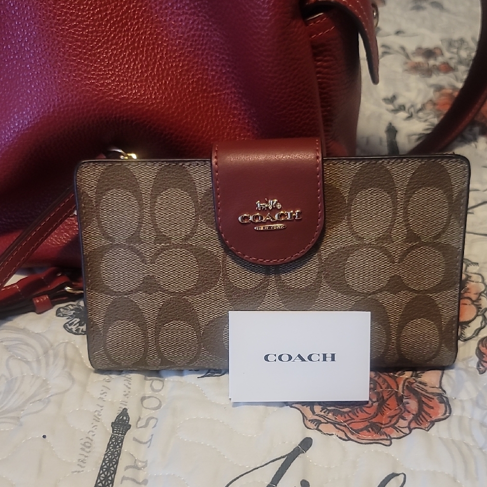 🤎Coach Red and Brown Signature Phone Wallet🤎